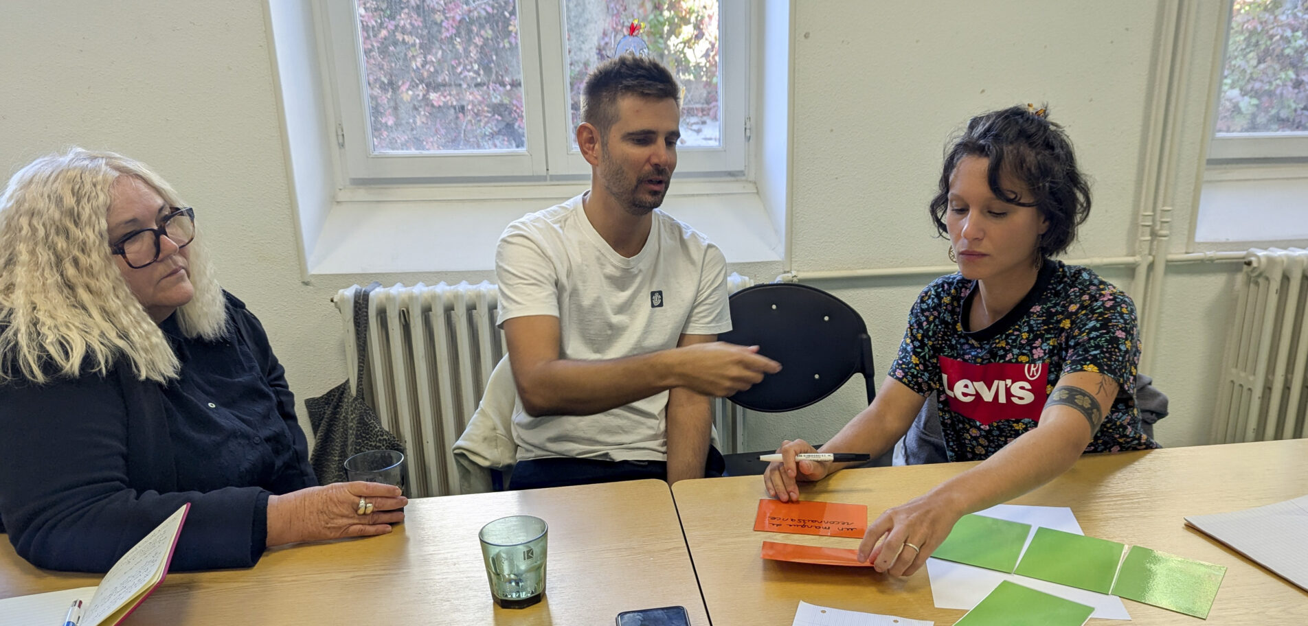 Participants échangeant pendant la journée de sensibilisation à la santé mentale