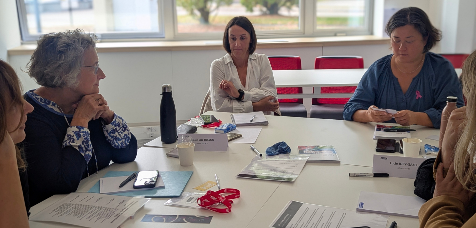 Participantes échangeant autour d’une table pendant la formation PSSM animée par CPC Formation au Bourget-du-Lac.